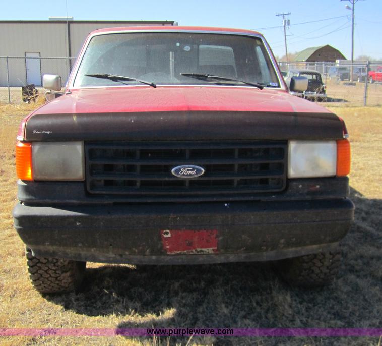 image for item 2969 1988 Ford F150 Custom extended cab pickup truck