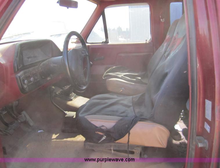 image for item 2969 1988 Ford F150 Custom extended cab pickup truck