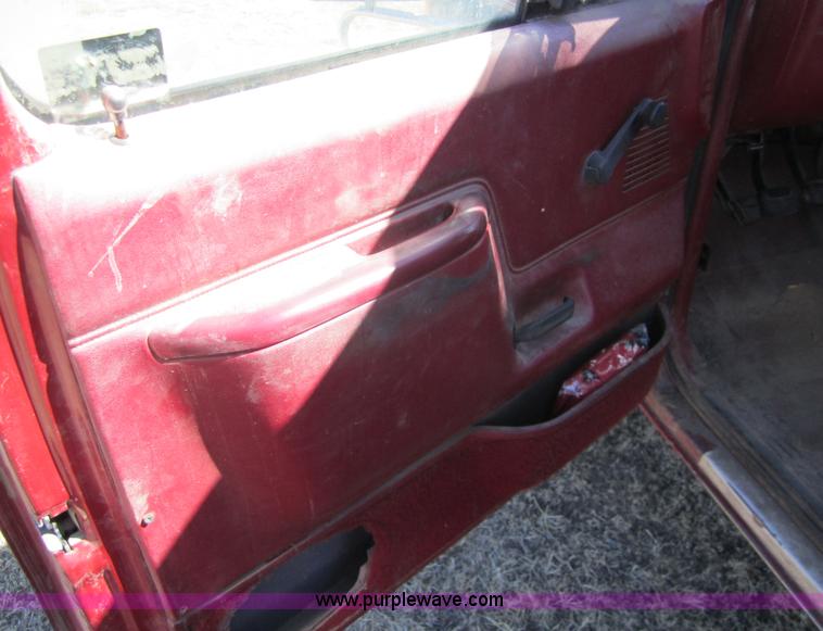 image for item 2969 1988 Ford F150 Custom extended cab pickup truck