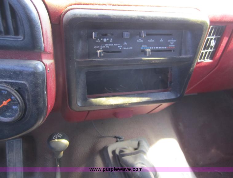 image for item 2969 1988 Ford F150 Custom extended cab pickup truck