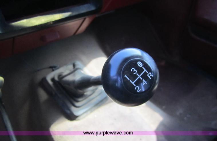 image for item 2969 1988 Ford F150 Custom extended cab pickup truck