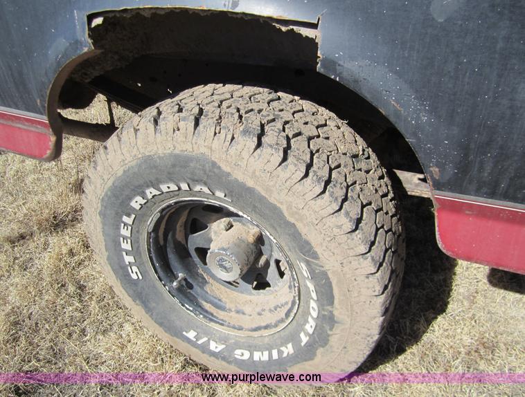 image for item 2969 1988 Ford F150 Custom extended cab pickup truck