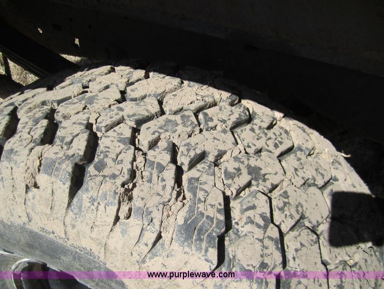 image for item 2969 1988 Ford F150 Custom extended cab pickup truck