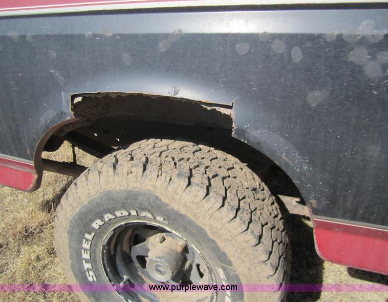 image for item 2969 1988 Ford F150 Custom extended cab pickup truck