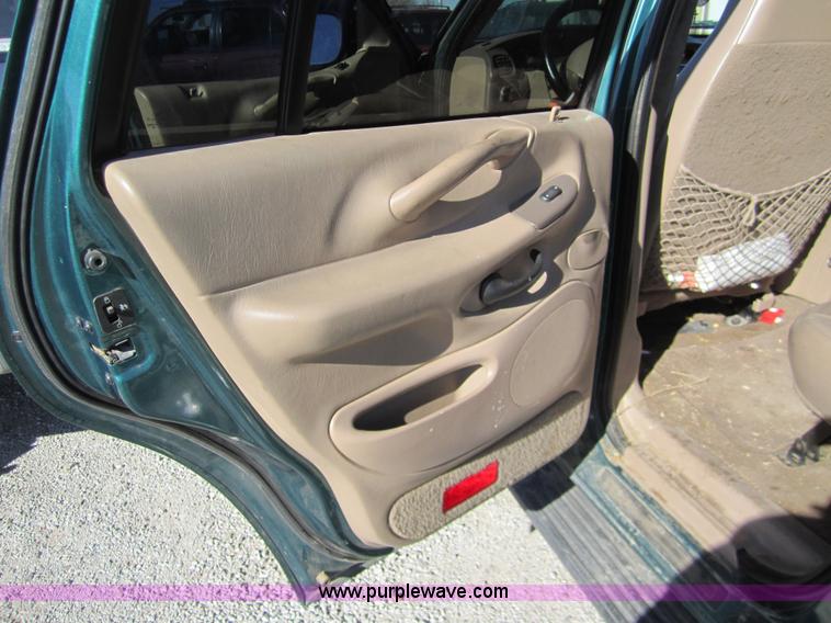 image for item 3438 1997 Ford Expedition Eddie Bauer SUV