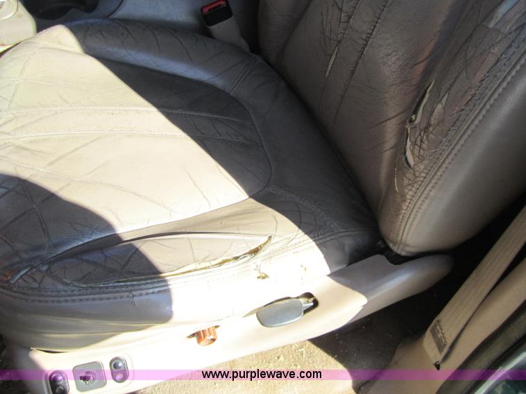 image for item 3438 1997 Ford Expedition Eddie Bauer SUV