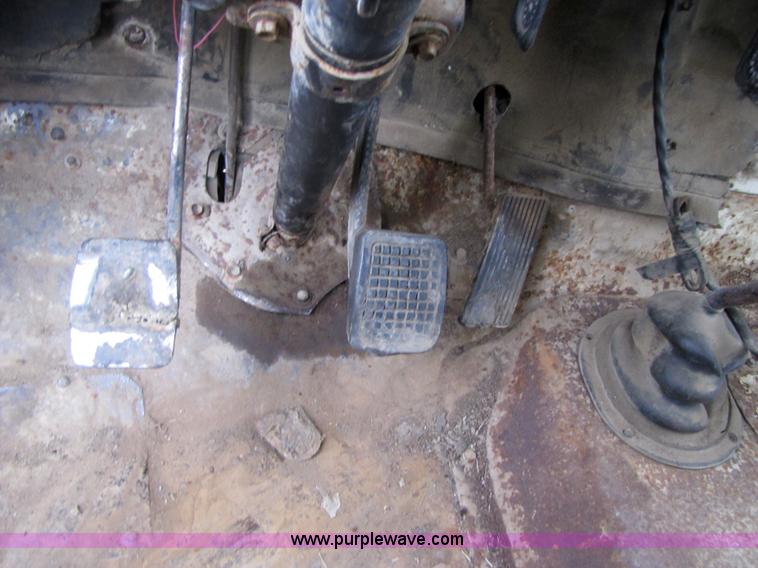 image for item 3585 1977 Ford F600 dump truck