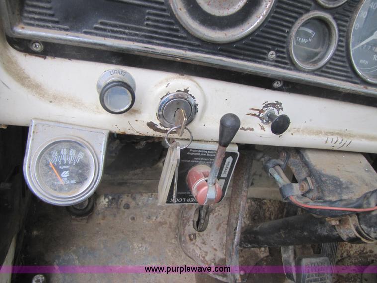 image for item 3585 1977 Ford F600 dump truck