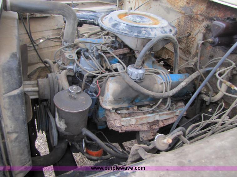 image for item 3585 1977 Ford F600 dump truck