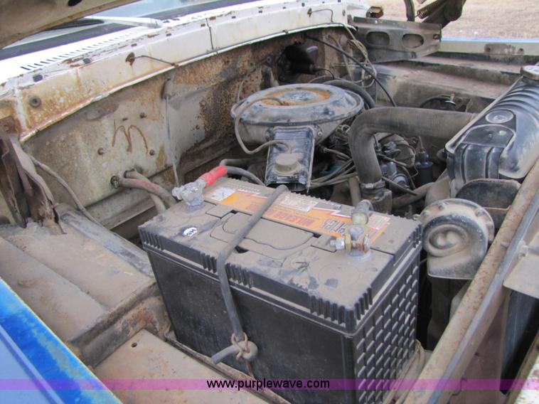 image for item 3585 1977 Ford F600 dump truck