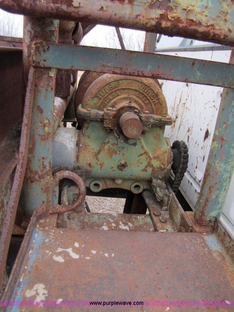 image for item 3585 1977 Ford F600 dump truck