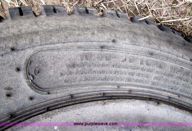 image for item 3585 1977 Ford F600 dump truck