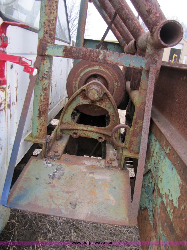 image for item 3585 1977 Ford F600 dump truck