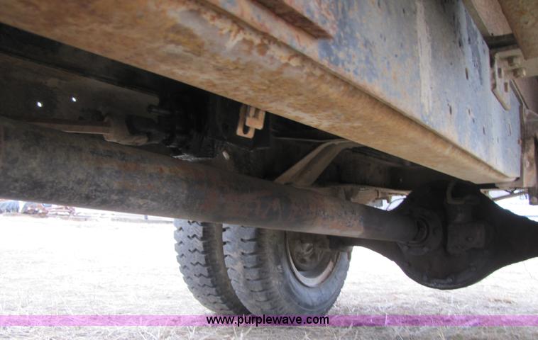 image for item 3585 1977 Ford F600 dump truck