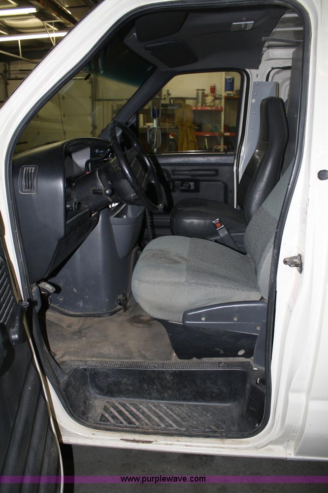 image for item 4820 1993 Ford Econoline E250 cargo van