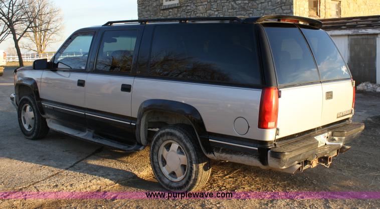 image for item 4921 1997 Chevrolet K1500 Suburban SUV