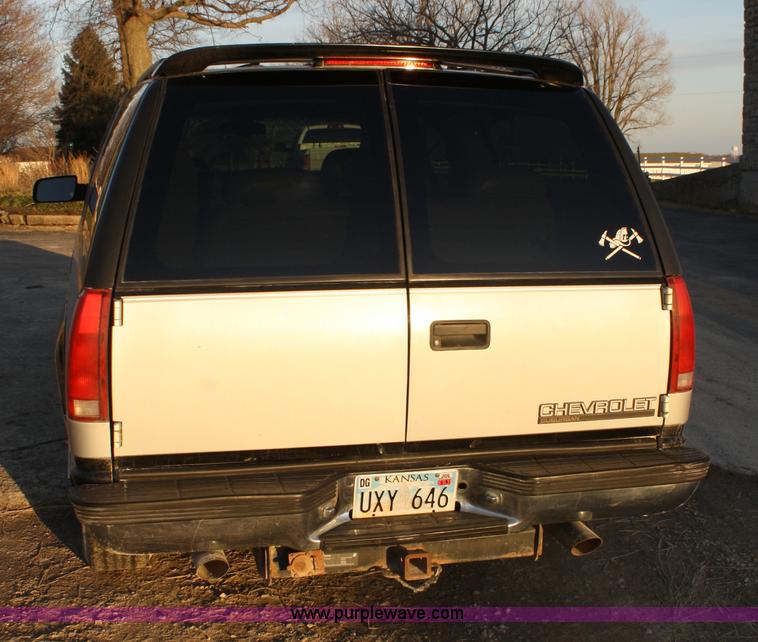 image for item 4921 1997 Chevrolet K1500 Suburban SUV