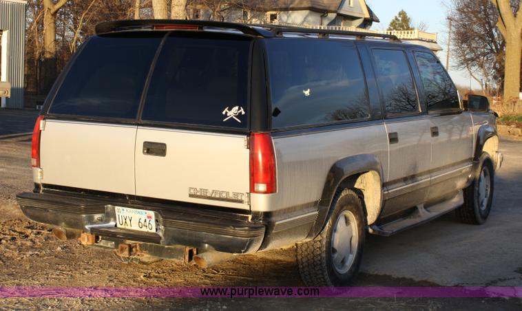 image for item 4921 1997 Chevrolet K1500 Suburban SUV