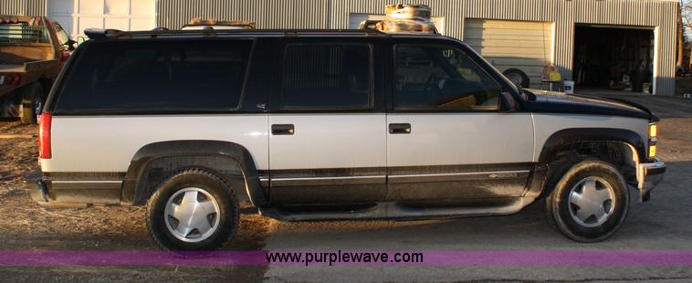 image for item 4921 1997 Chevrolet K1500 Suburban SUV