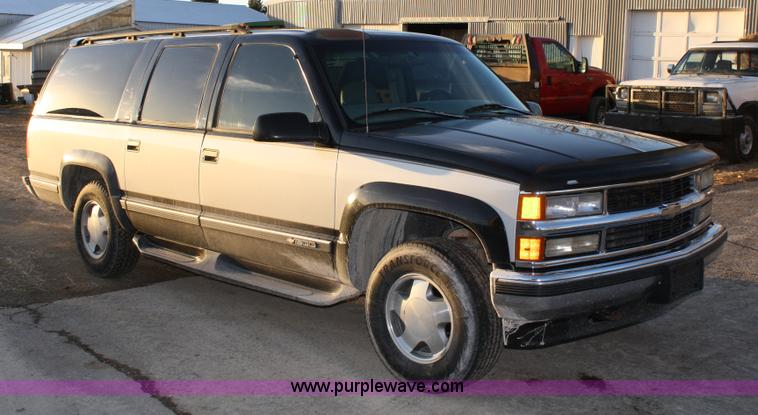 image for item 4921 1997 Chevrolet K1500 Suburban SUV