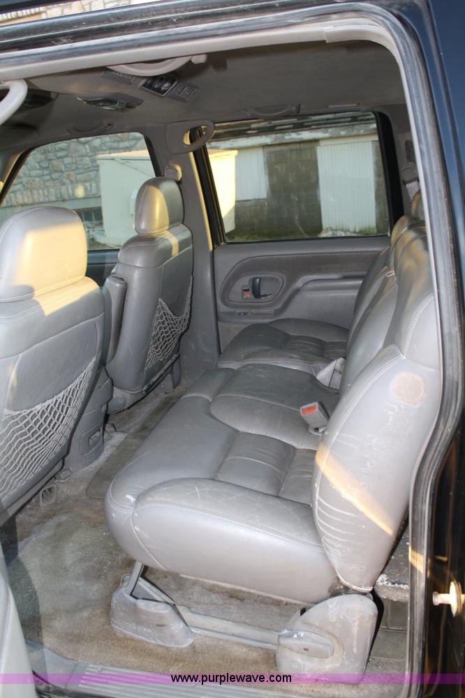 image for item 4921 1997 Chevrolet K1500 Suburban SUV