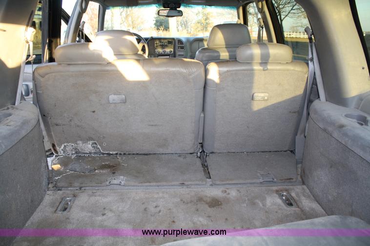 image for item 4921 1997 Chevrolet K1500 Suburban SUV