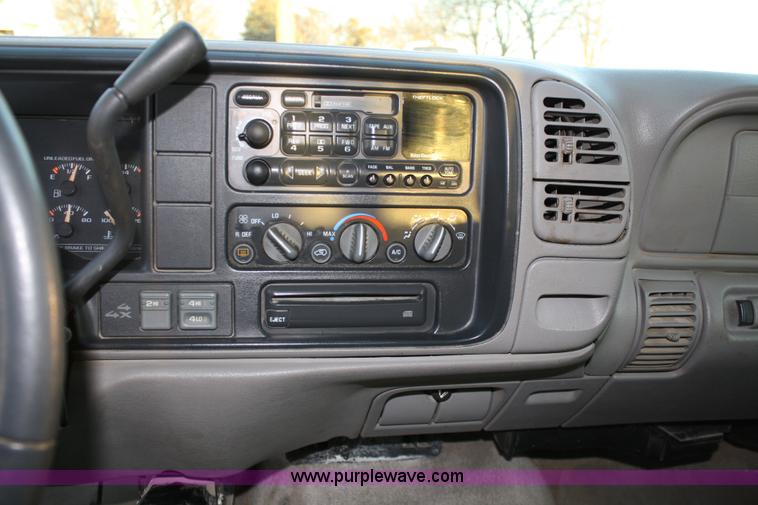 image for item 4921 1997 Chevrolet K1500 Suburban SUV