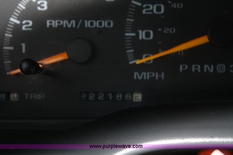 image for item 4921 1997 Chevrolet K1500 Suburban SUV