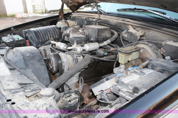 image for item 4921 1997 Chevrolet K1500 Suburban SUV