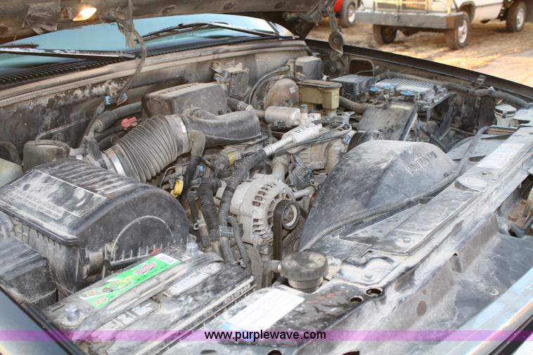 image for item 4921 1997 Chevrolet K1500 Suburban SUV