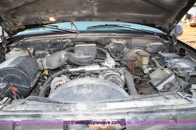 image for item 4921 1997 Chevrolet K1500 Suburban SUV