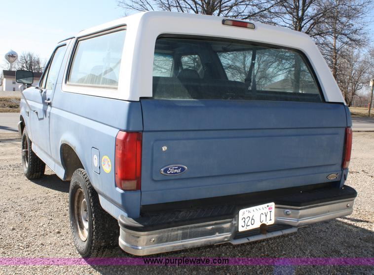 image for item 4926 1992 Ford Bronco Custom SUV