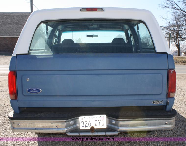 image for item 4926 1992 Ford Bronco Custom SUV