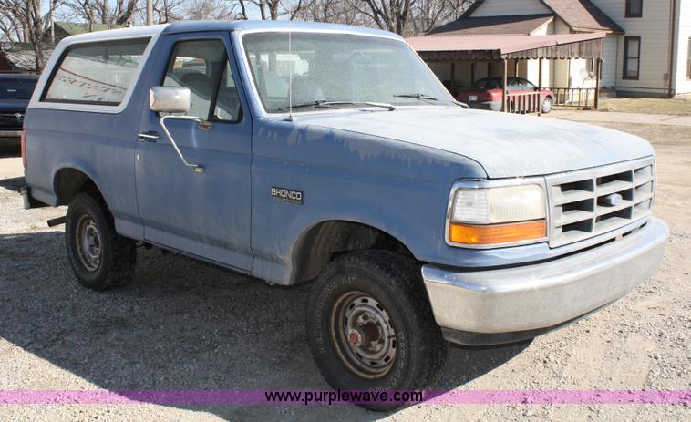 image for item 4926 1992 Ford Bronco Custom SUV