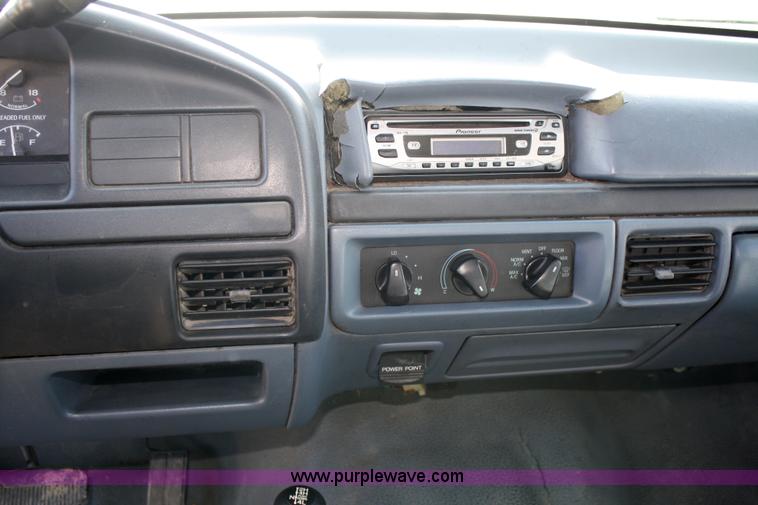 image for item 4926 1992 Ford Bronco Custom SUV