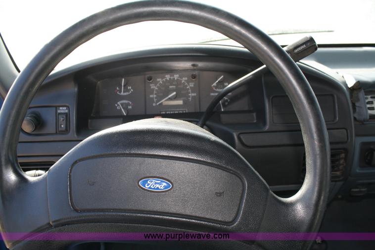 image for item 4926 1992 Ford Bronco Custom SUV