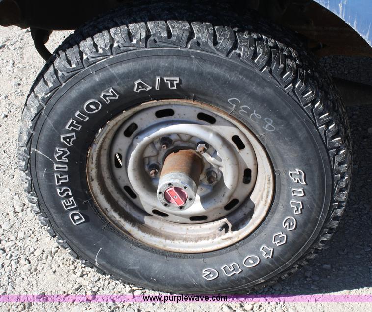 image for item 4926 1992 Ford Bronco Custom SUV