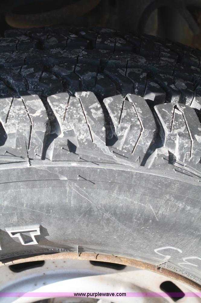 image for item 4926 1992 Ford Bronco Custom SUV