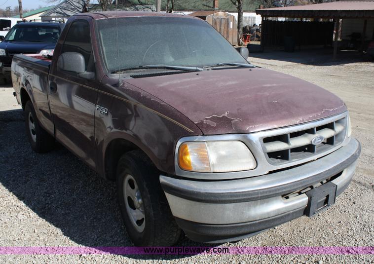image for item 4927 1998 Ford F150 XL pickup truck