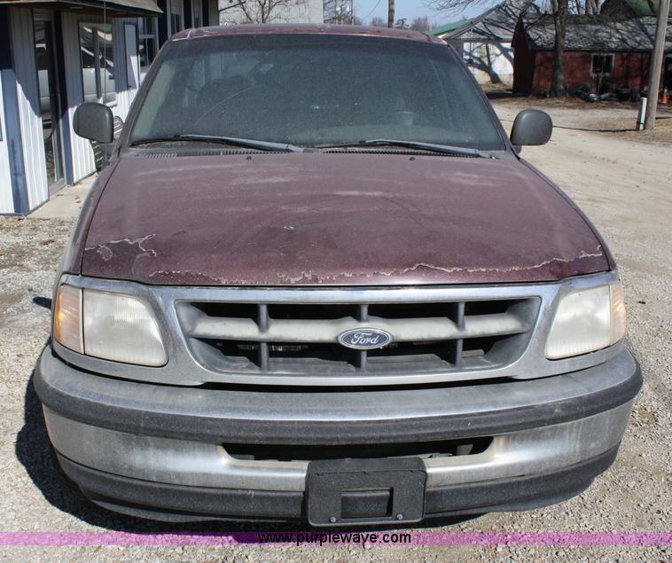 image for item 4927 1998 Ford F150 XL pickup truck