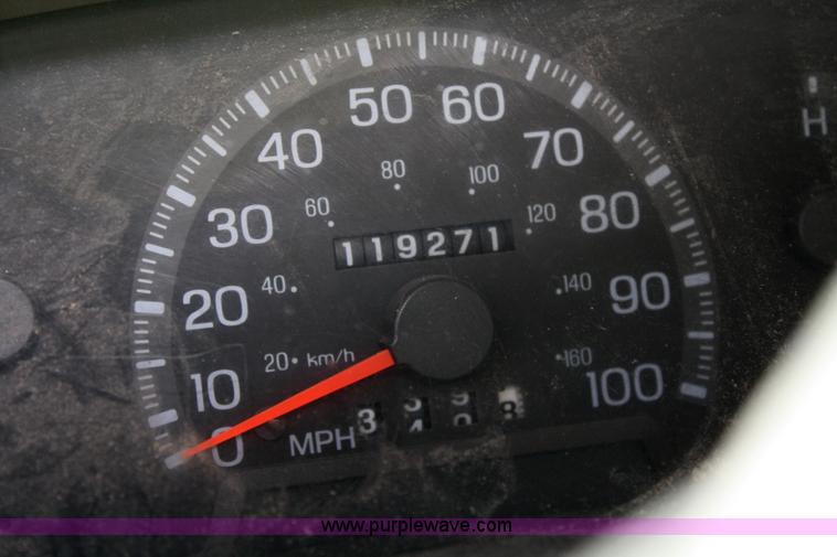 image for item 4927 1998 Ford F150 XL pickup truck