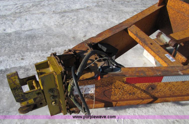 image for item 5304 1990 Econoline 22' flatbed trailer