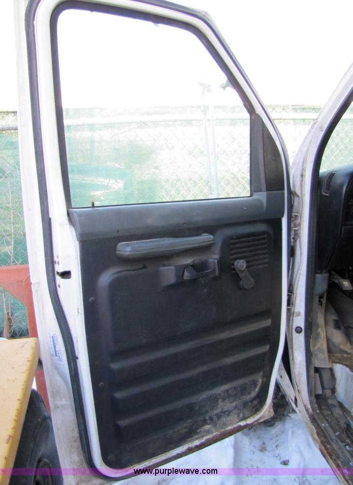 image for item 5355 1994 Ford E350 cube van