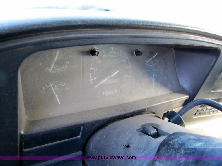 image for item 5355 1994 Ford E350 cube van