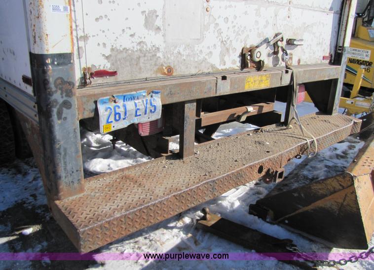 image for item 5355 1994 Ford E350 cube van