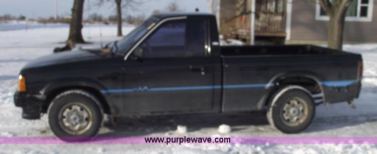 image for item 5421 1989 Mazda B2200 pickup truck