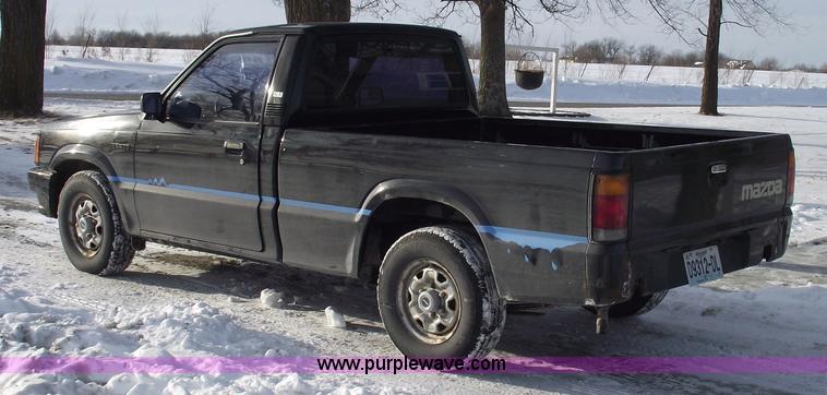 image for item 5421 1989 Mazda B2200 pickup truck