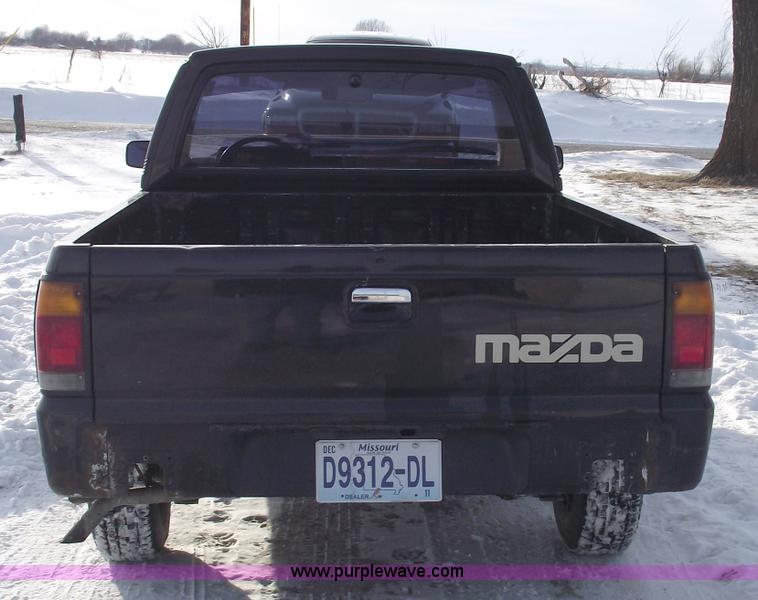 image for item 5421 1989 Mazda B2200 pickup truck