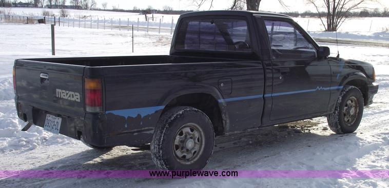 image for item 5421 1989 Mazda B2200 pickup truck