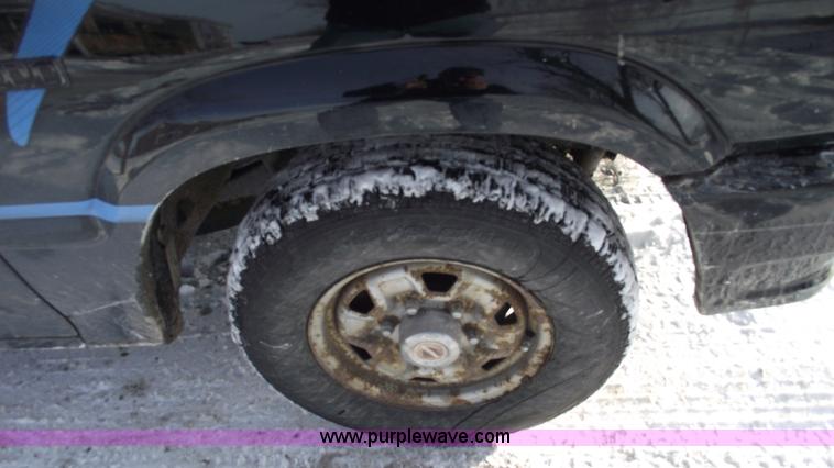 image for item 5421 1989 Mazda B2200 pickup truck